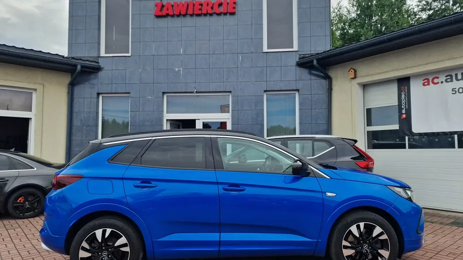 OPEL Grandland X -