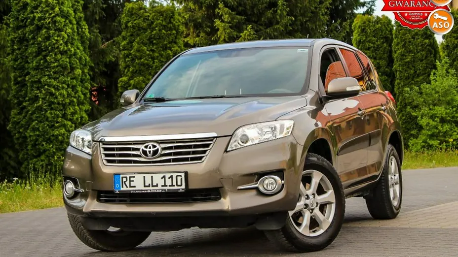 TOYOTA RAV4 -