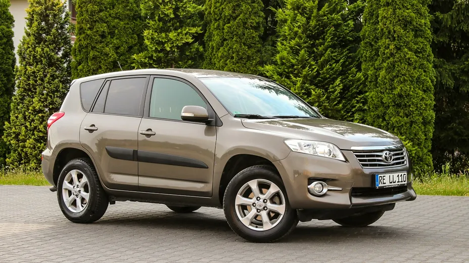 TOYOTA RAV4 -