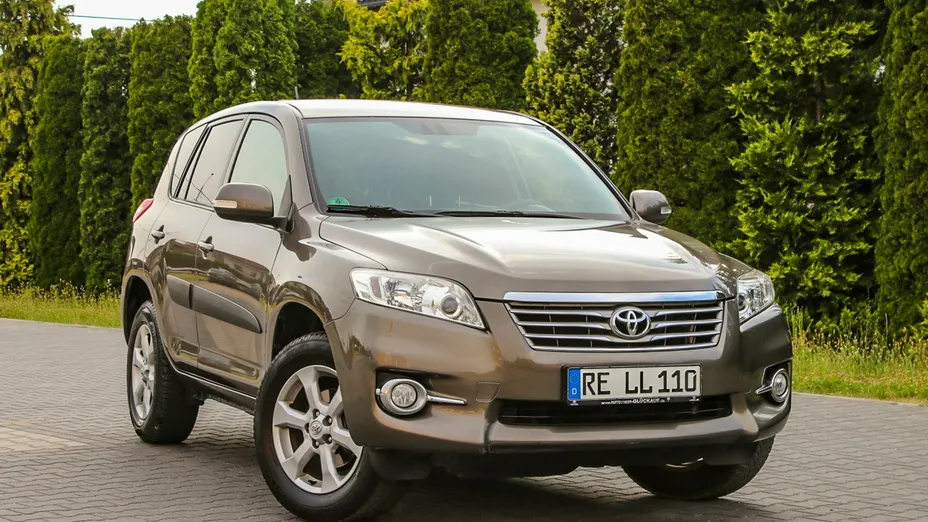 TOYOTA RAV4 -