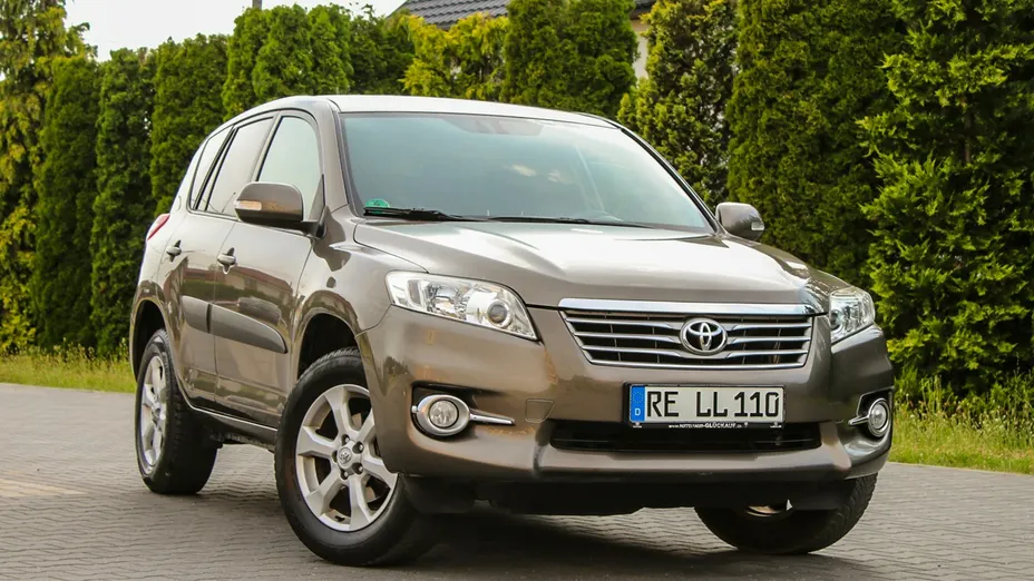 TOYOTA RAV4 -