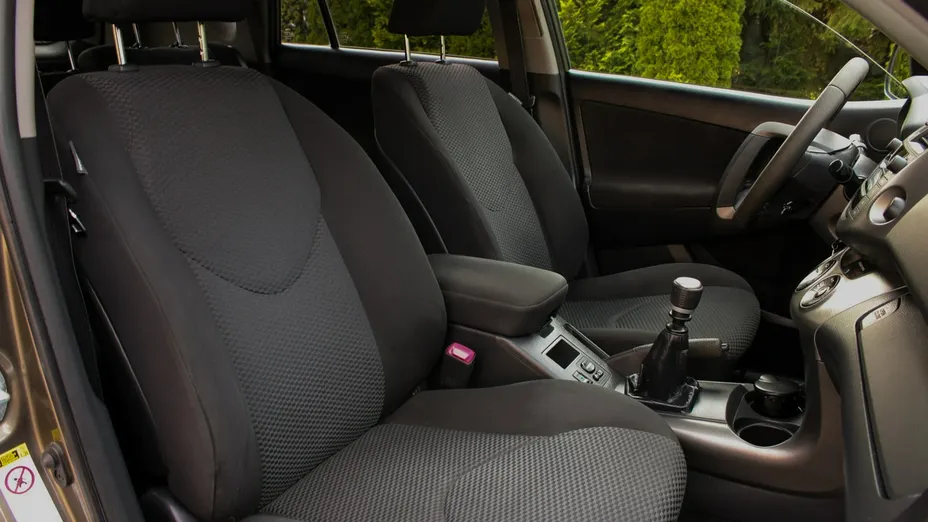 TOYOTA RAV4 -