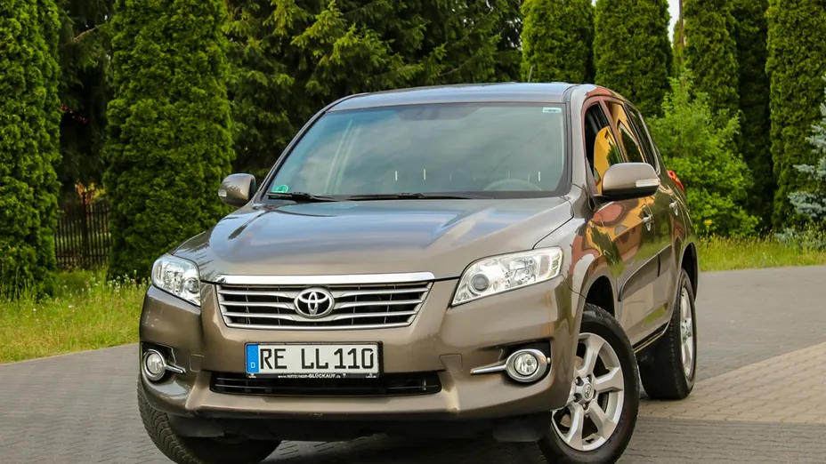 TOYOTA RAV4 -