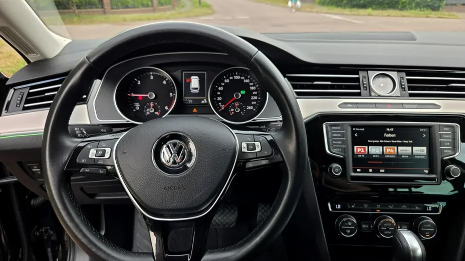 VOLKSWAGEN Passat -