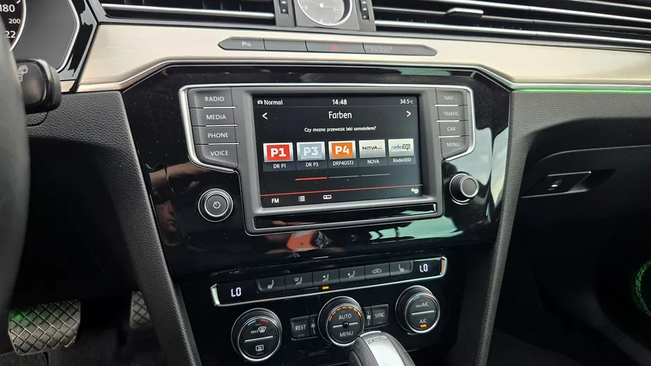 VOLKSWAGEN Passat -