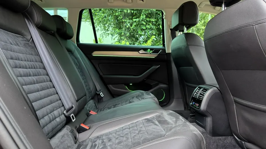 VOLKSWAGEN Passat -