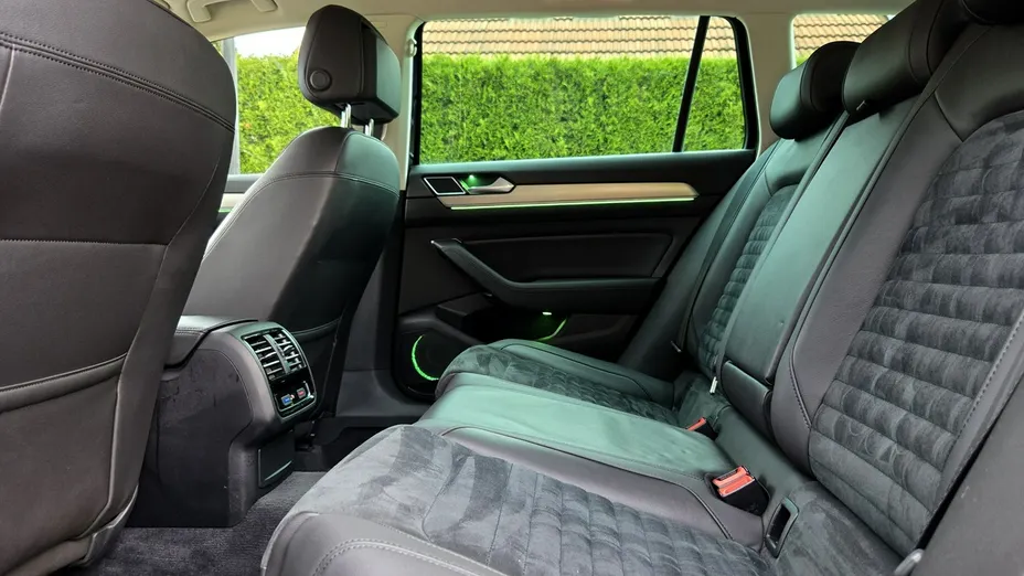 VOLKSWAGEN Passat -