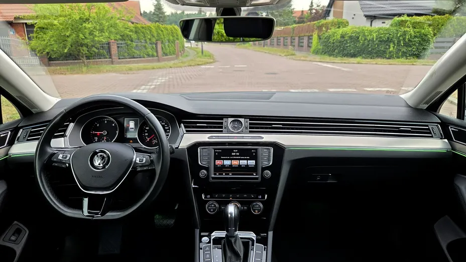 VOLKSWAGEN Passat -
