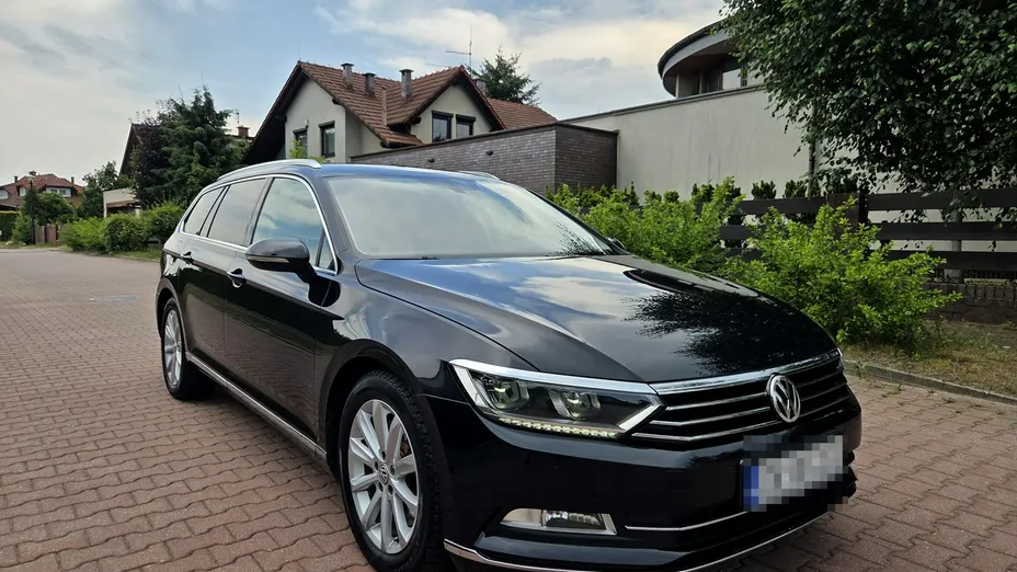 VOLKSWAGEN Passat -