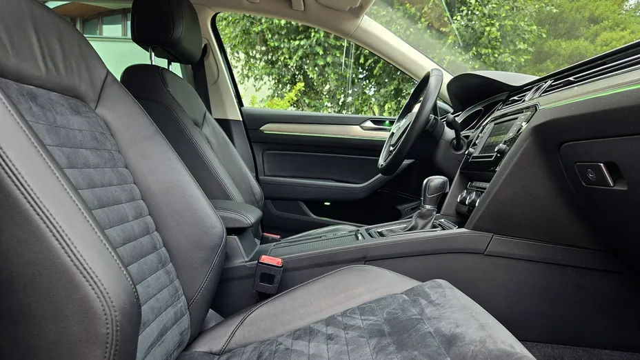 VOLKSWAGEN Passat -