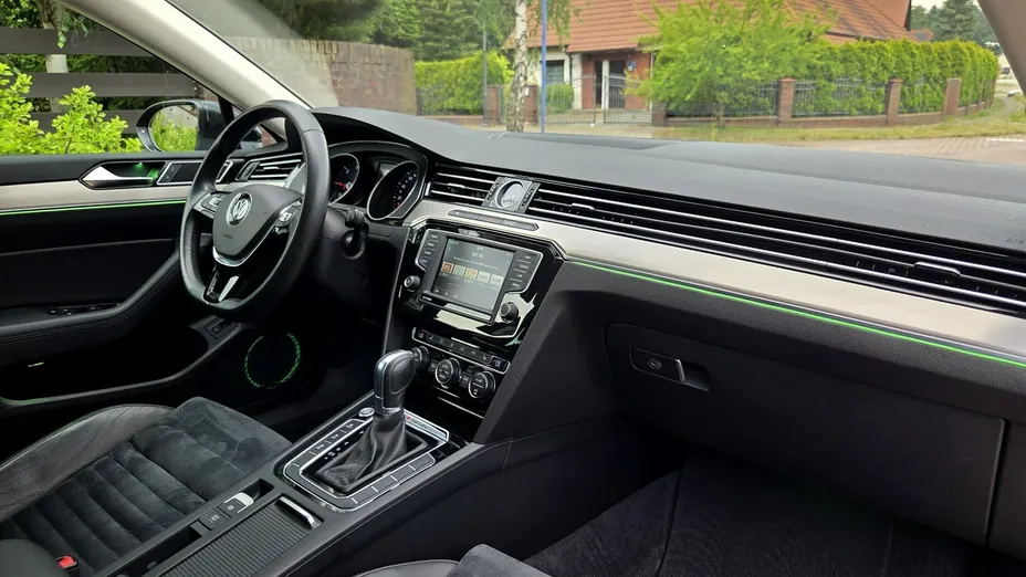 VOLKSWAGEN Passat -