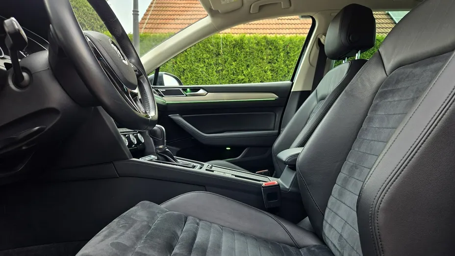 VOLKSWAGEN Passat -