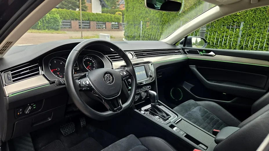 VOLKSWAGEN Passat -