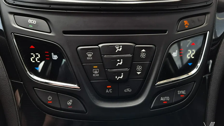OPEL Insignia -