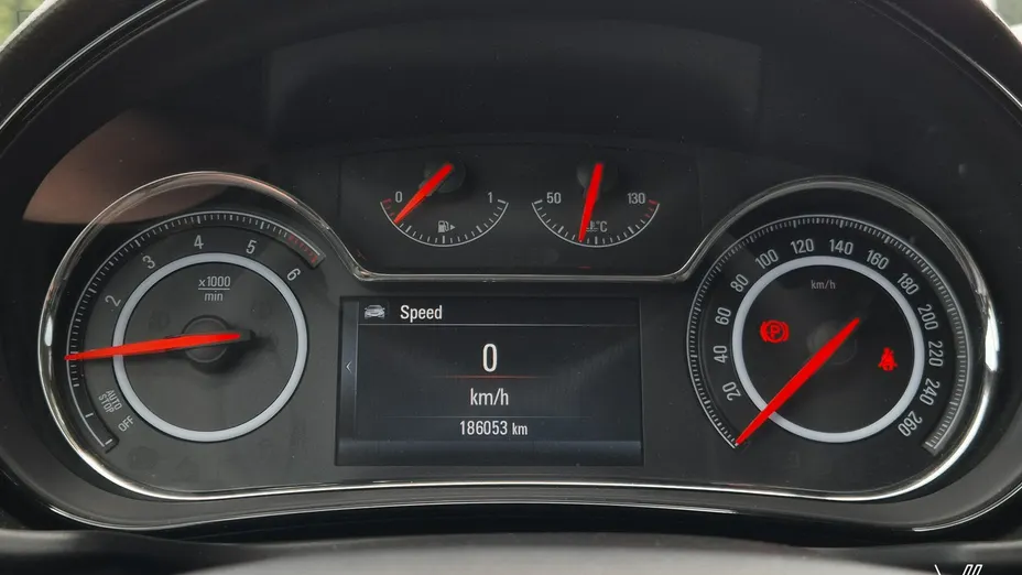 OPEL Insignia -