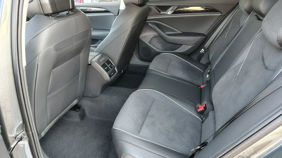 VOLKSWAGEN Passat -