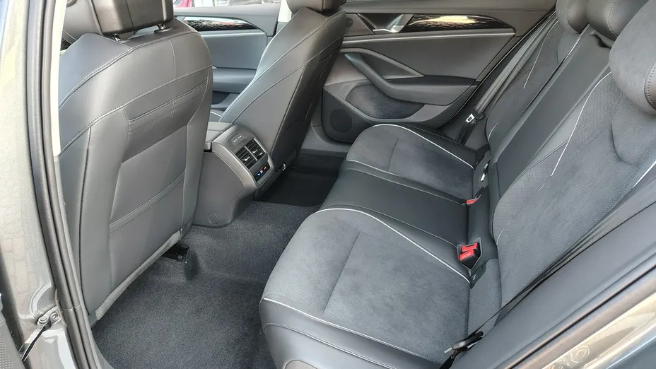 VOLKSWAGEN Passat -