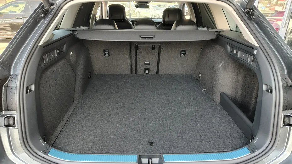 VOLKSWAGEN Passat -