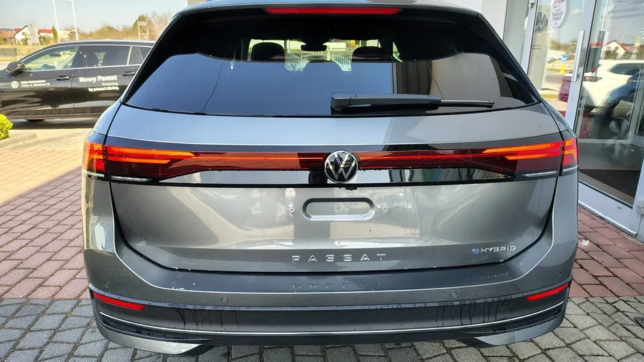 VOLKSWAGEN Passat -