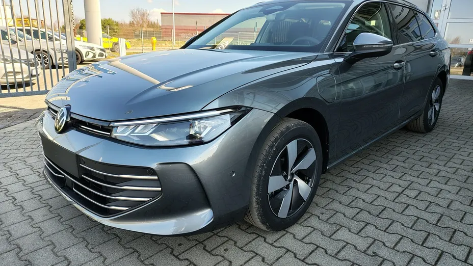 VOLKSWAGEN Passat -