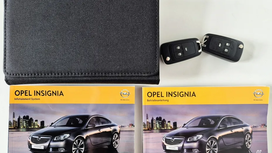 OPEL Insignia -