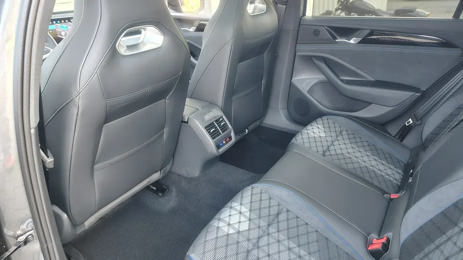 VOLKSWAGEN Passat -