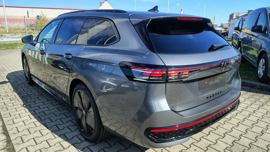 VOLKSWAGEN Passat -