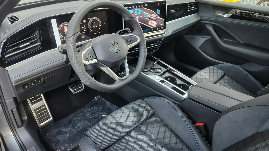 VOLKSWAGEN Passat -