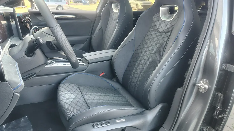 VOLKSWAGEN Passat -