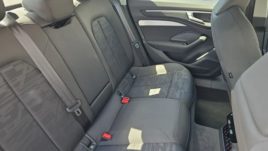 AUDI A6 -