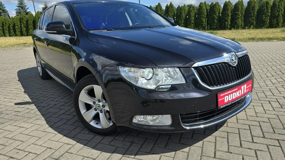 SKODA Superb -