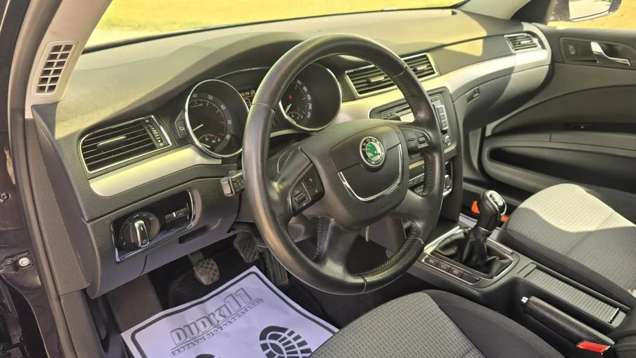 SKODA Superb -