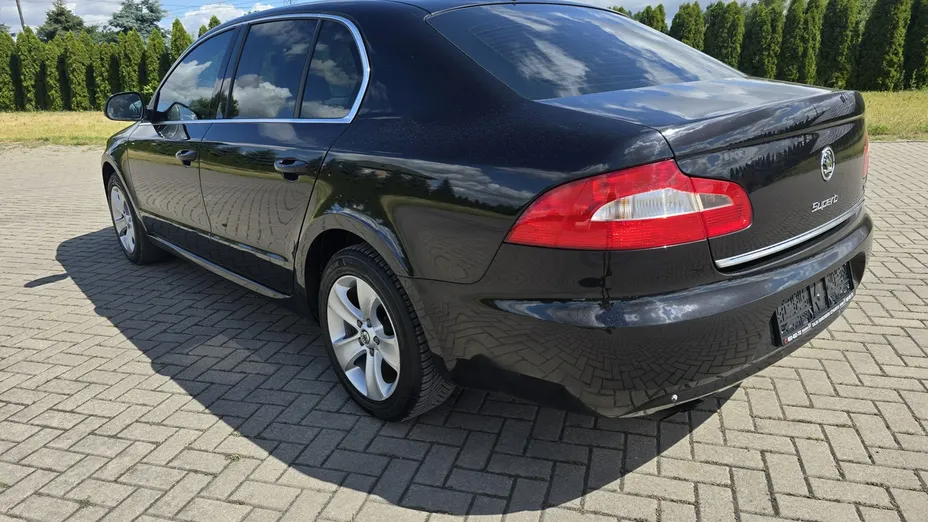 SKODA Superb -