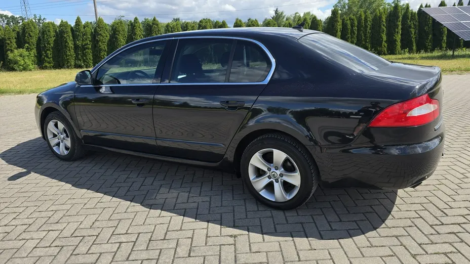 SKODA Superb -