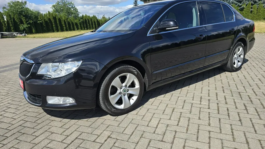 SKODA Superb -