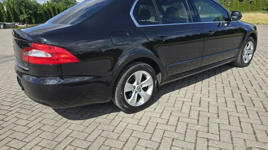 SKODA Superb -