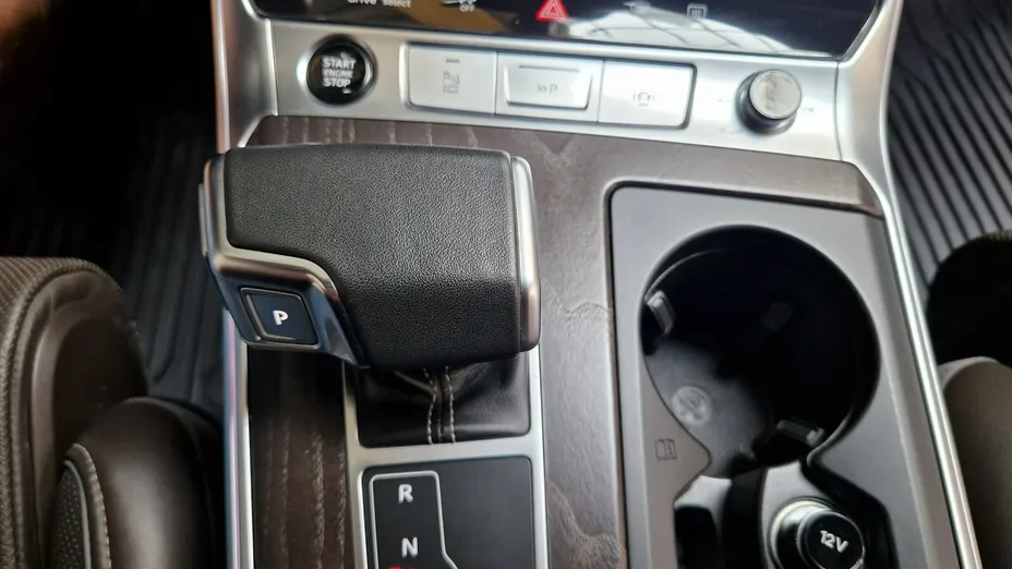 AUDI A6 -