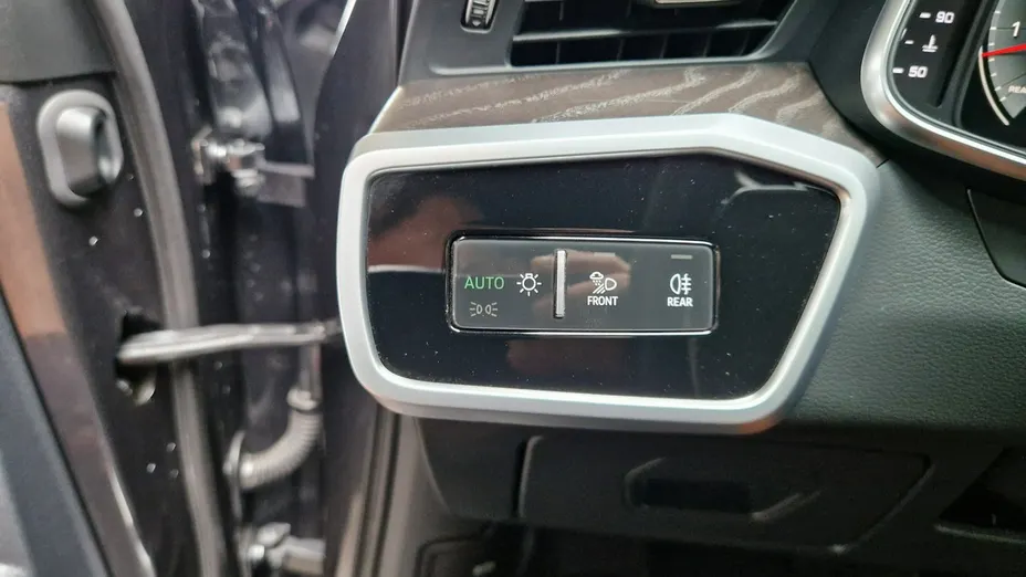 AUDI A6 -
