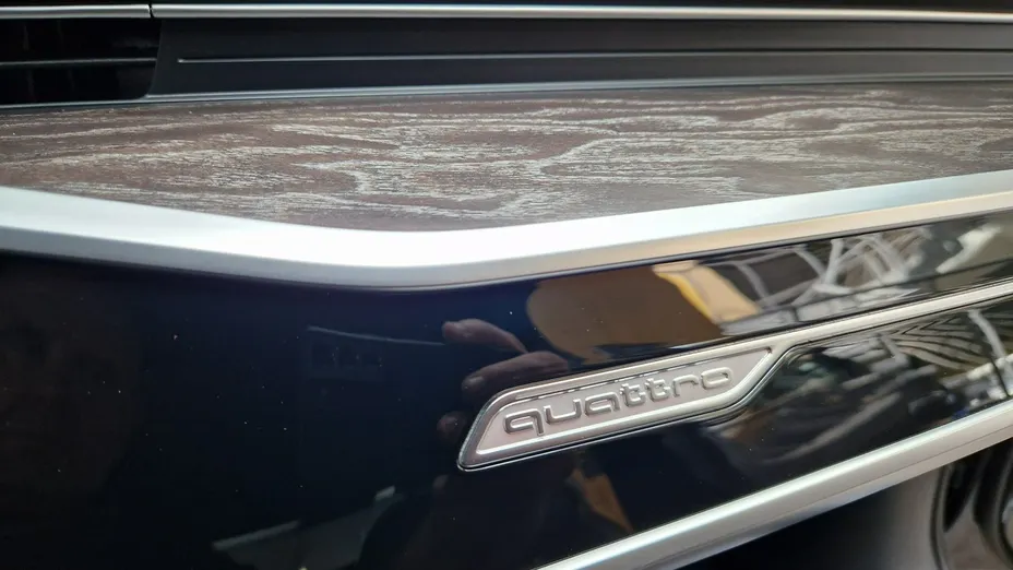 AUDI A6 -