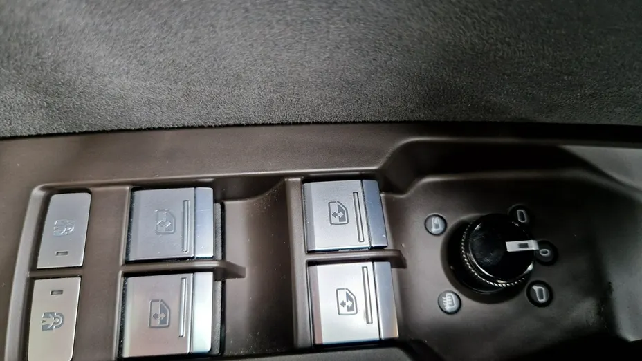 AUDI A6 -