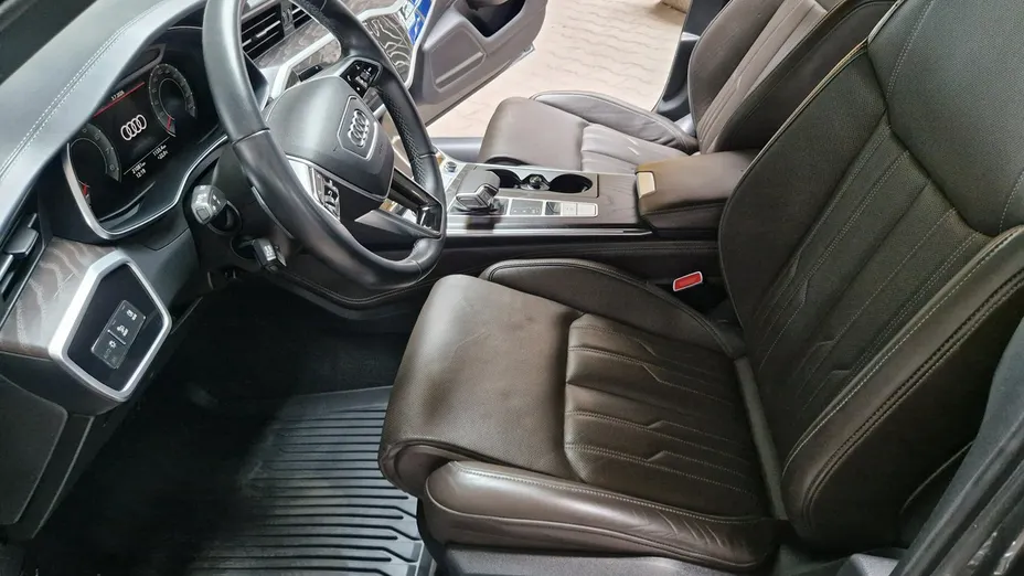 AUDI A6 -