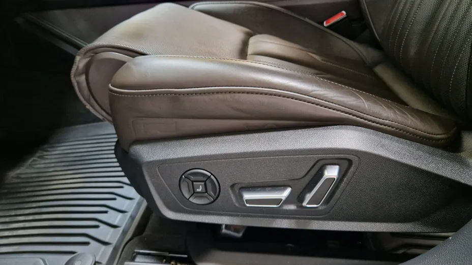 AUDI A6 -