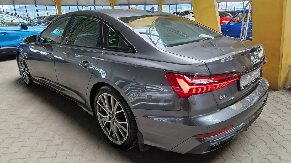 AUDI A6 -
