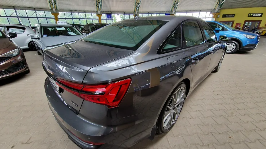 AUDI A6 -
