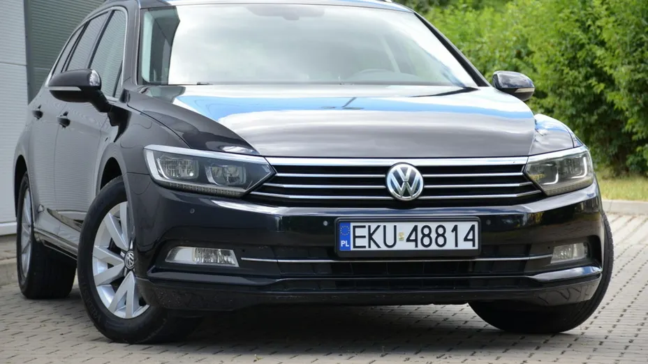 VOLKSWAGEN Passat -