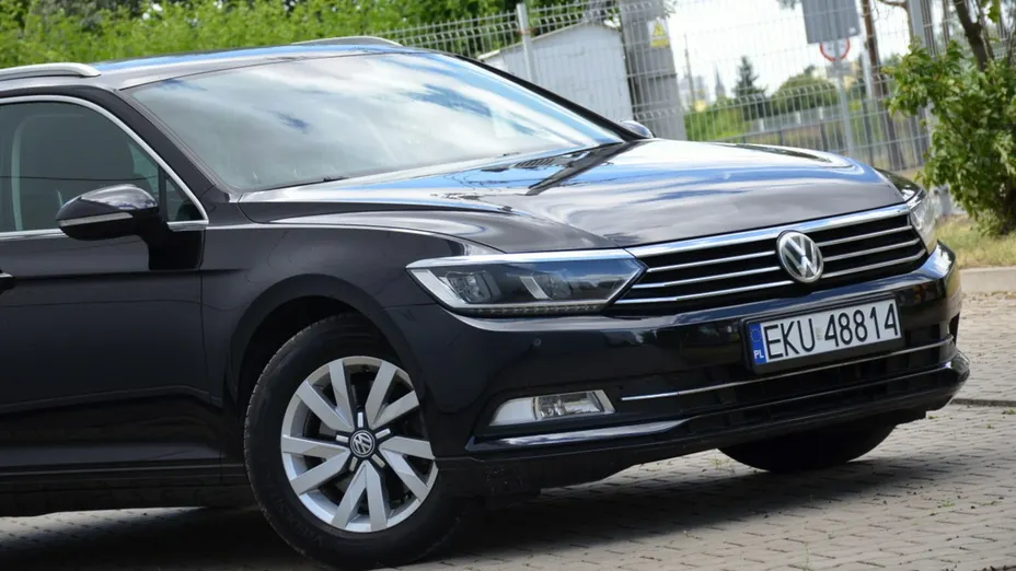 VOLKSWAGEN Passat -