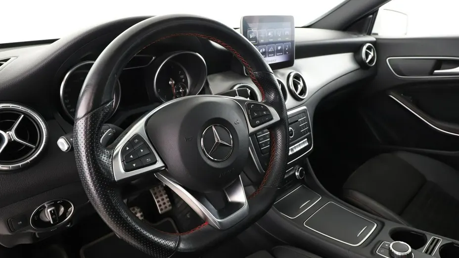 MERCEDES-BENZ CLA -