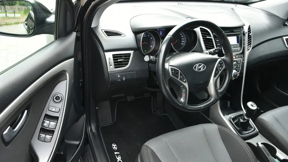 HYUNDAI i30 -