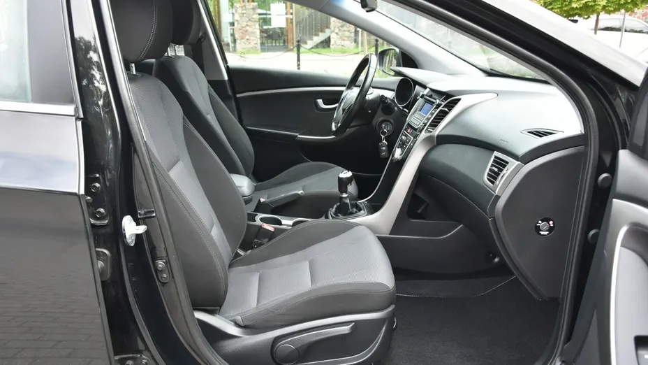 HYUNDAI i30 -