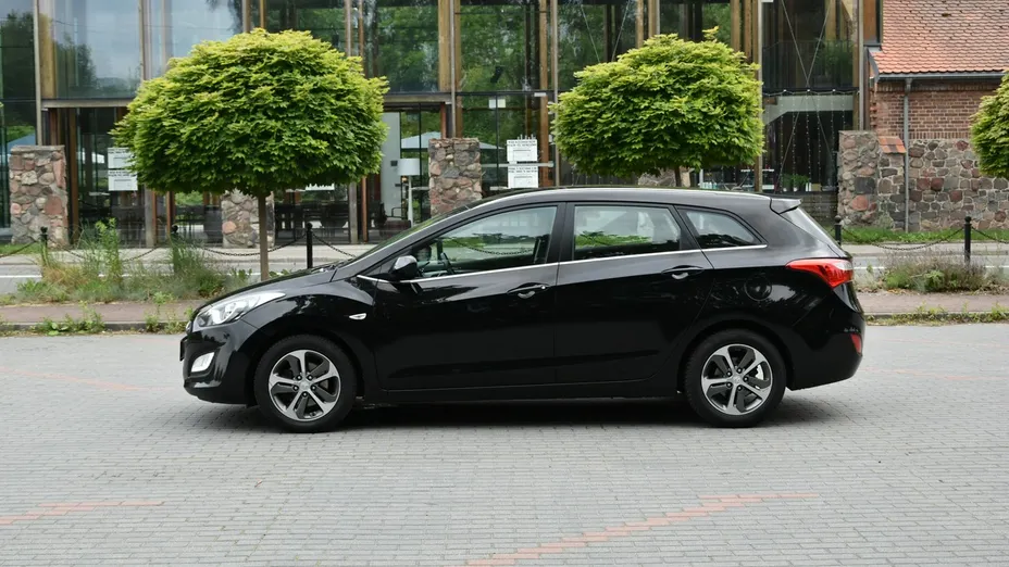 HYUNDAI i30 -